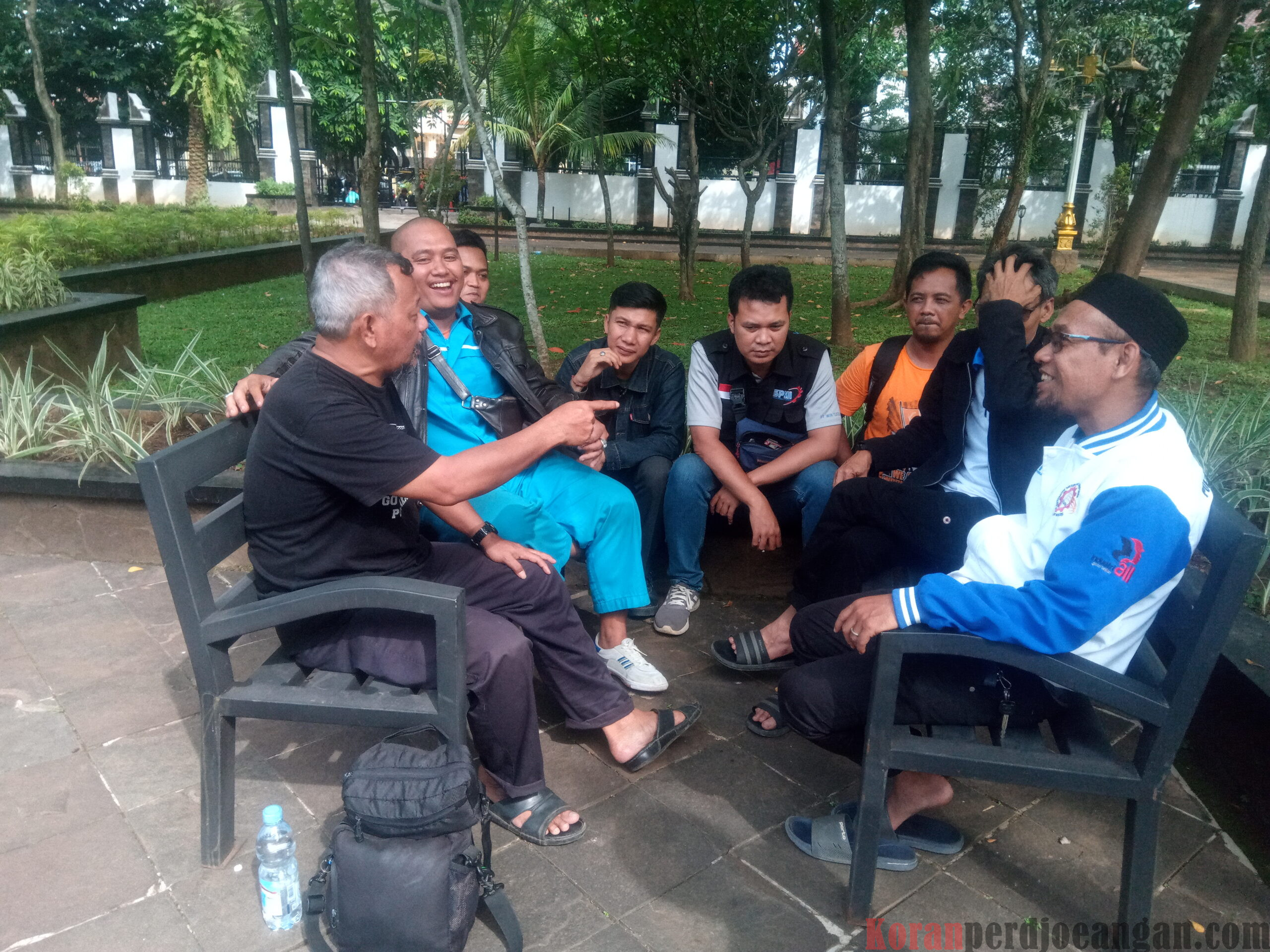 Kunjungan Sekjen FSPMI Dalam Aksi Buruh FSPMI Purwakarta Yang Menuntut Kejelasan UMSK