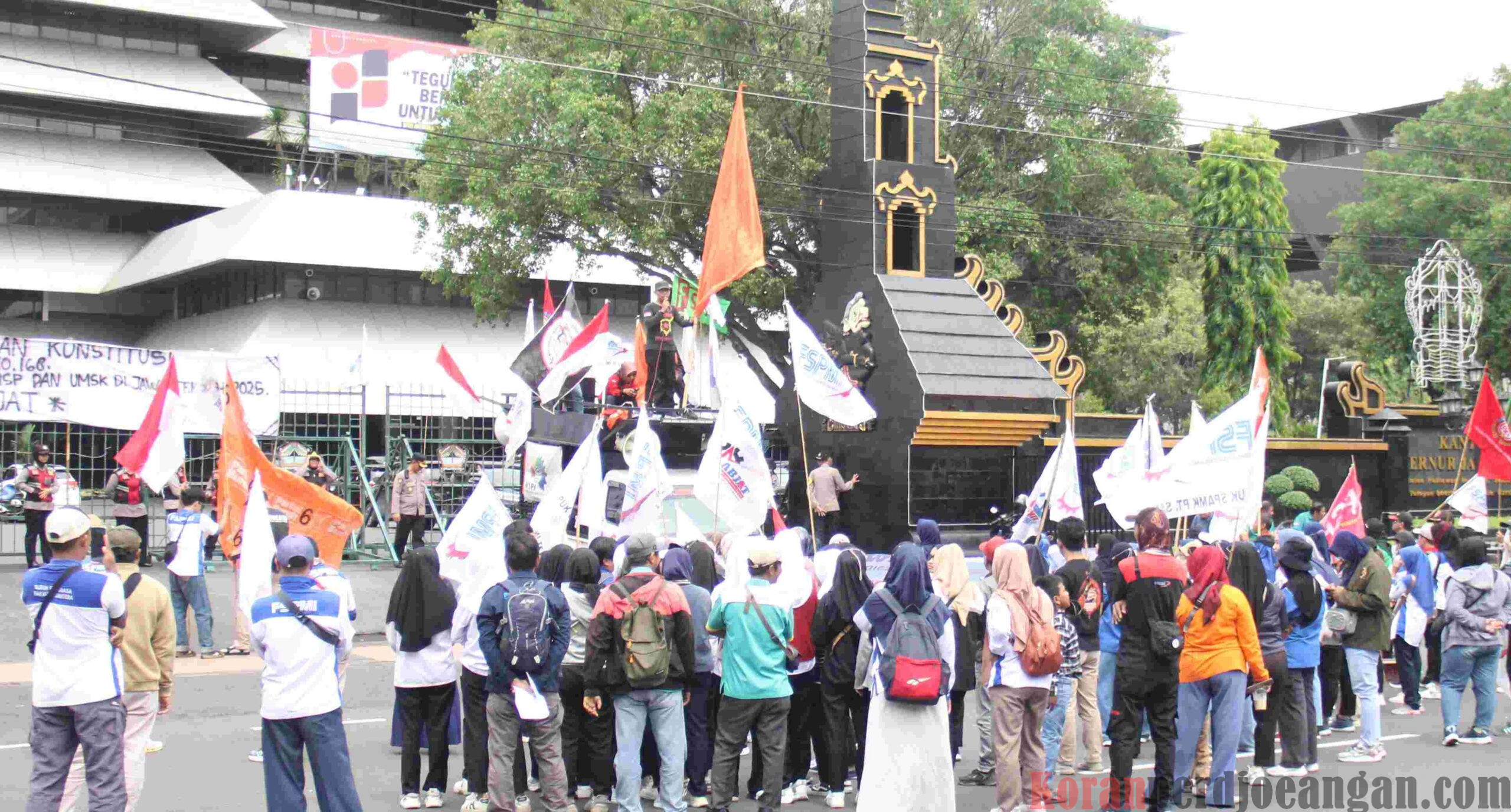 FSPMI Jawa Tengah Bersama Aliansi Buruh Jawa Tengah Kembali Turun ke Jalan Kawal Rapat Pleno Dewan Pengupahan Provinsi