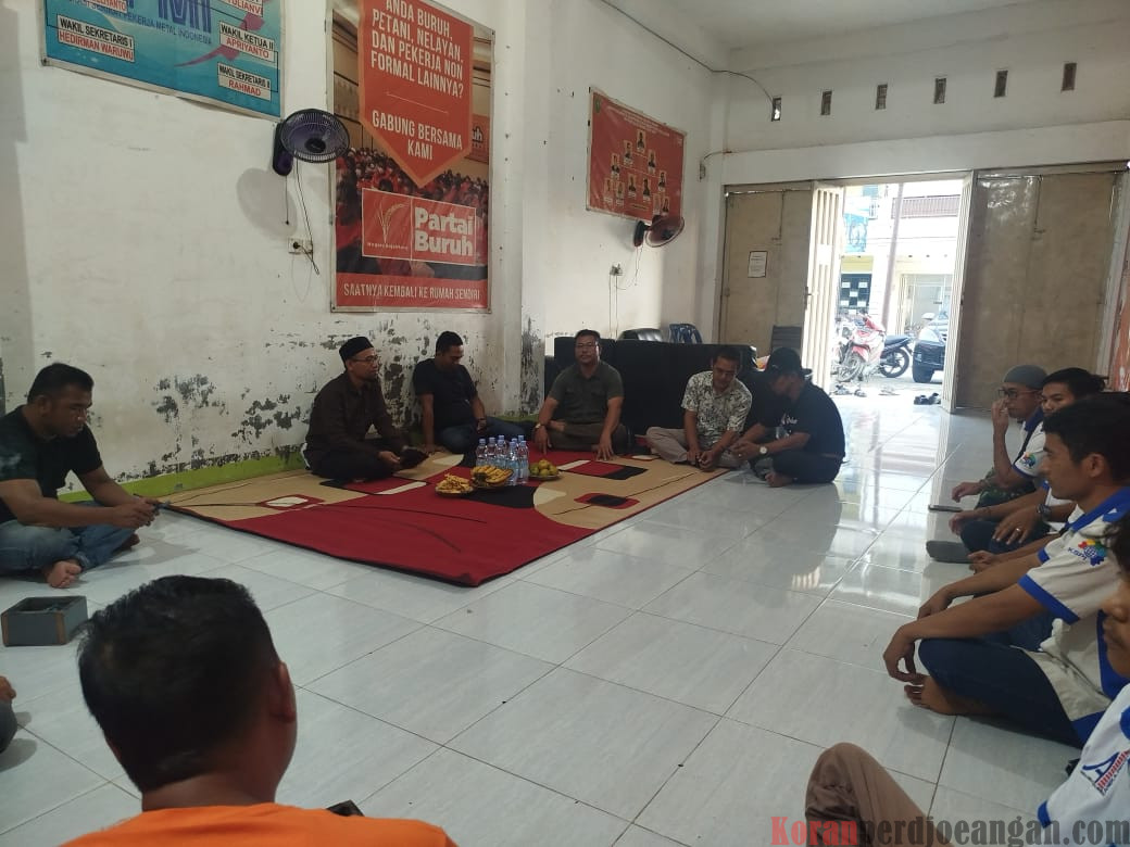 Sekjen DPP FSPMI Sabilar Rosyad Melayat ke Rumah Duka Sekretaris DPW FSPMI Riau