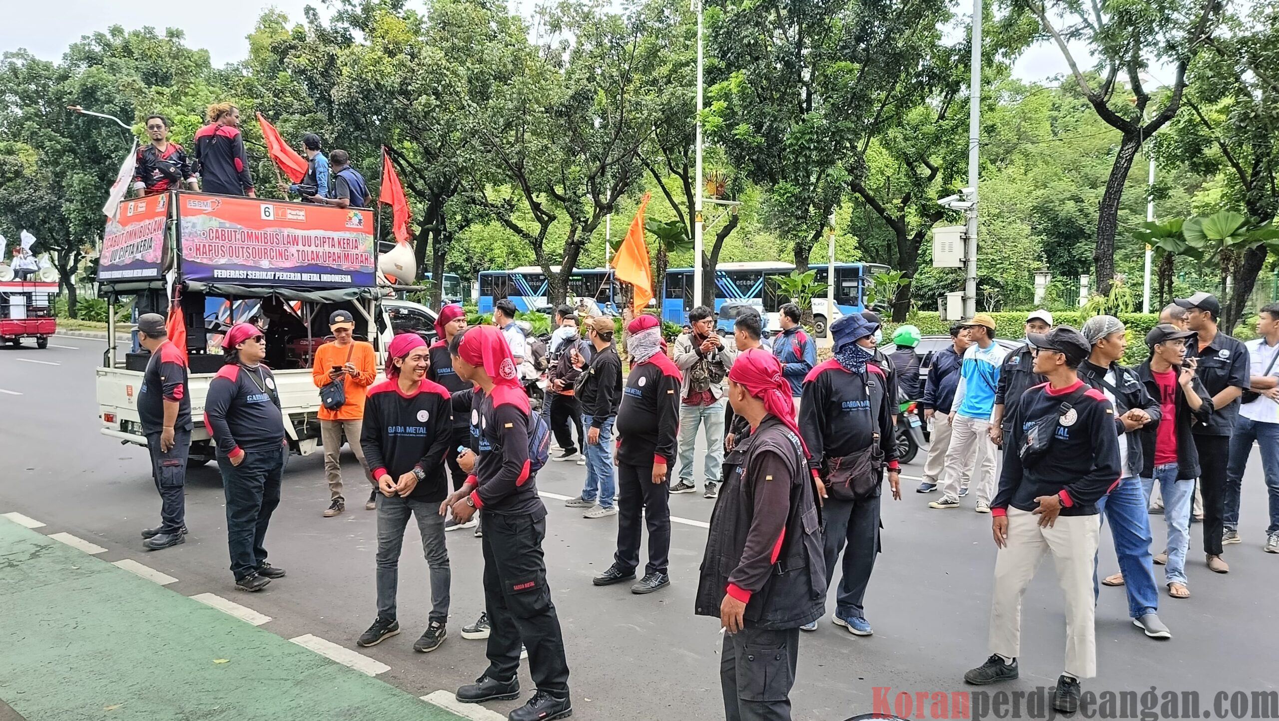 Geruduk Balaikota, FSPMI KSPI Jakarta Tuntut Ini Terkait Revisi UMSP 2025