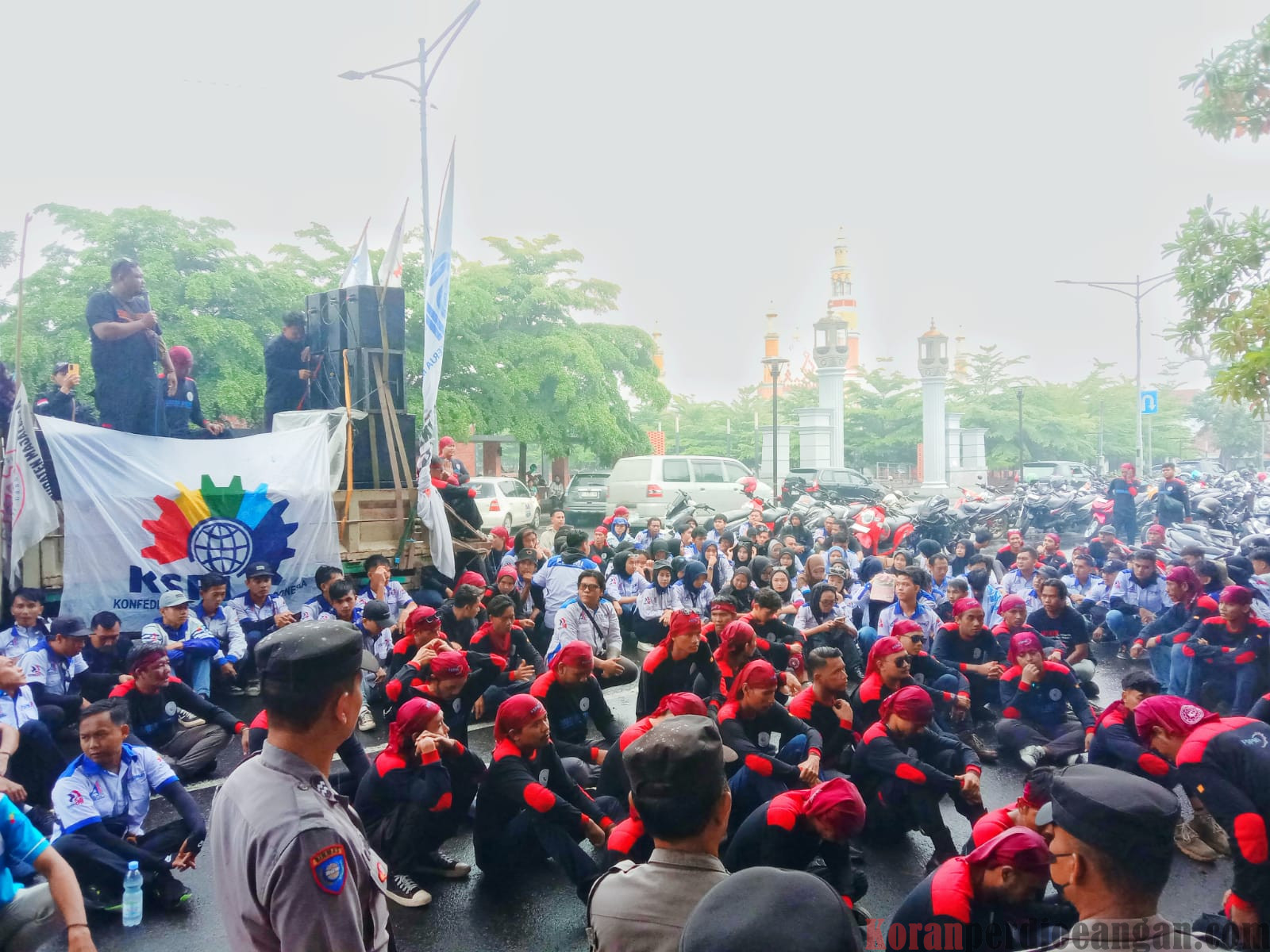 PC SPAI-FSPMI Kabupaten Majalengka Gelar Aksi Unjuk Rasa di Kantor DPRD Kabupaten Majalengka