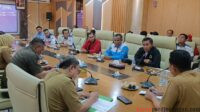 PJ Bupati Tangerang Menandatangani Tuntutan Buruh Soal Revisi UMSK 2025