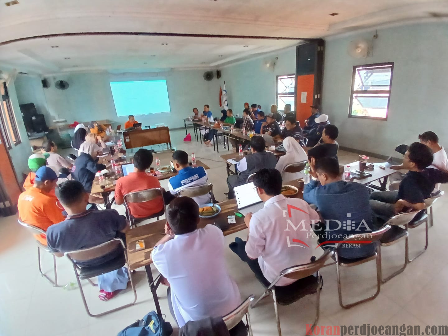 Pengurus dan Biro PC SPEE FSPMI Bekasi Gelar Rapat Bersama