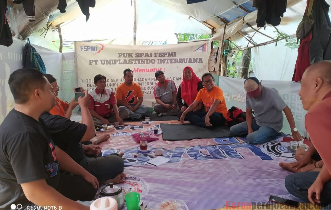 Presiden FSPMI Kunjungi Tenda Perjuangan PUK SPAI PT. Uniplastindo Interbuana