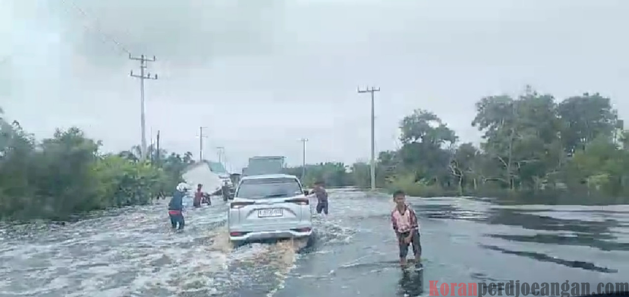 Banjir Pelalawan, Ketinggian Air di Jalintim KM 83 45-60 cm
