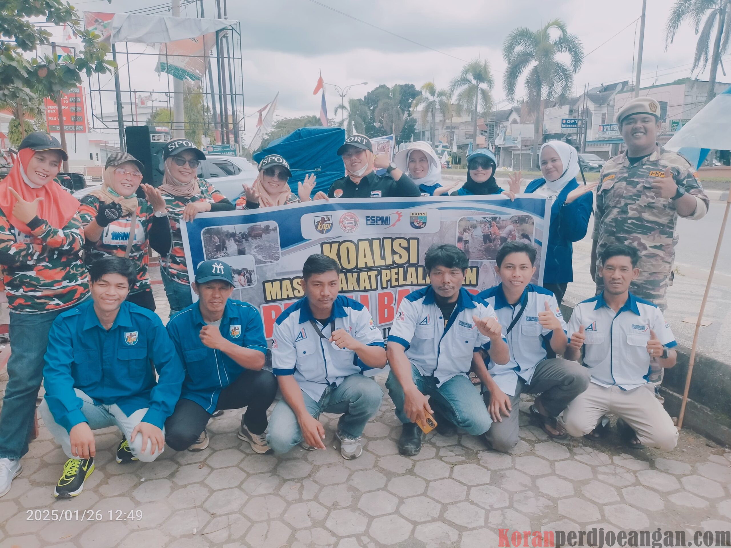 Hari kedua Koalisi Masyarakat Pelalawan Bersama Punggawa Buruh dan Srikandi Galang Dana untuk Korban Banjir