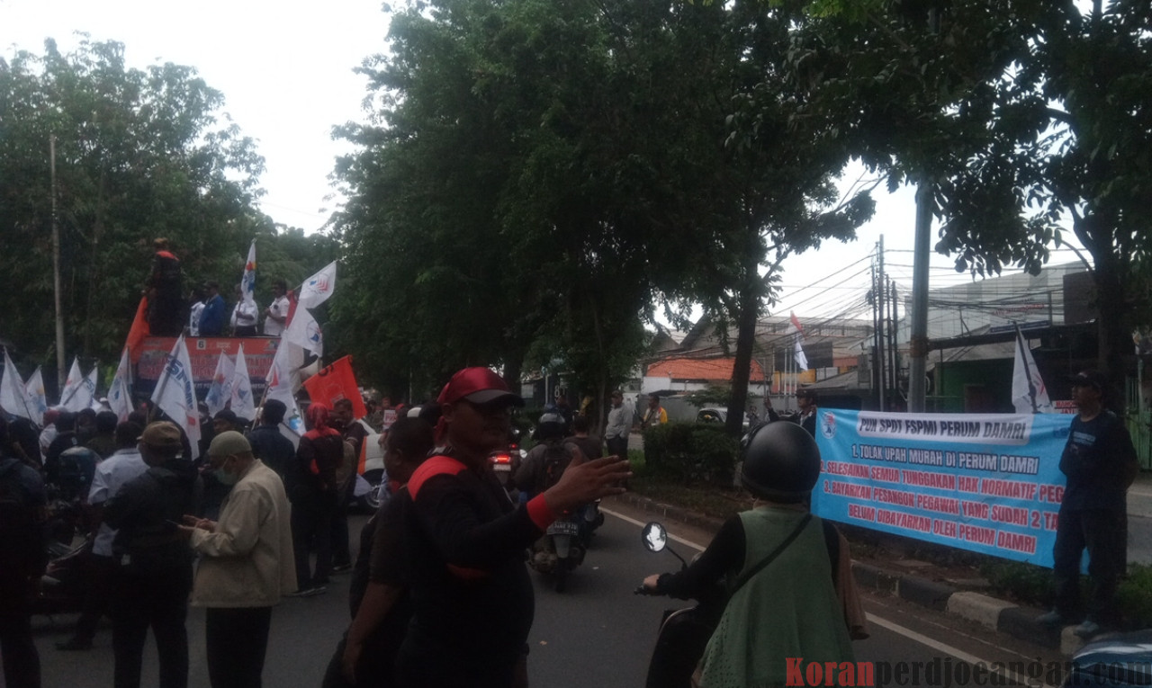 FSPMI Se-DKI Jakarta Gelar Aksi Unjuk Rasa Solidaritas di SBU Transbusway DAMRI Terkait PHK Massal Sepihak