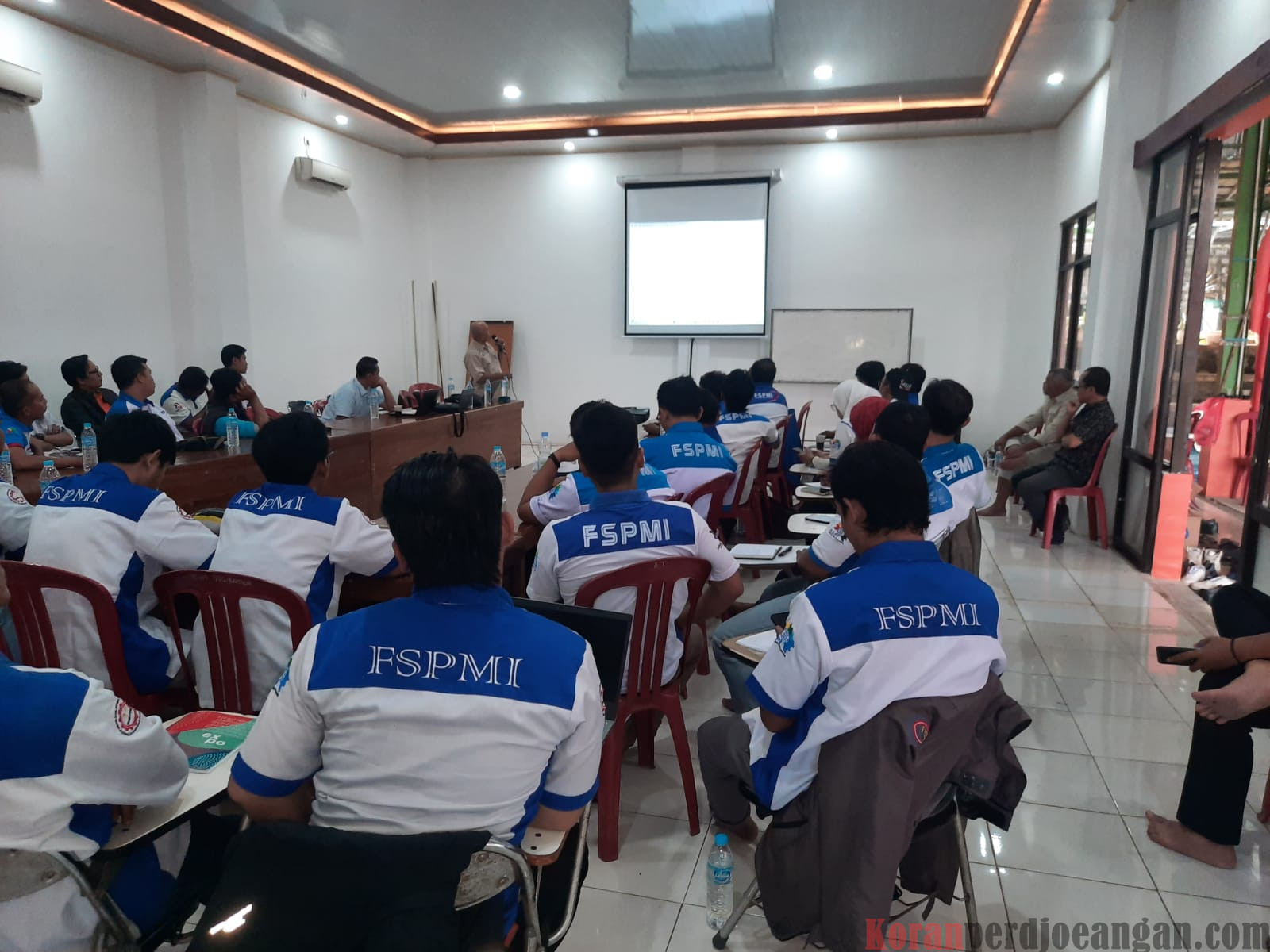 Focus Group Discussion, Ketua FSPMI Purwakarta: Diskusi Dengan Tutorial Agar Tidak Mentok Dalam Perundingan