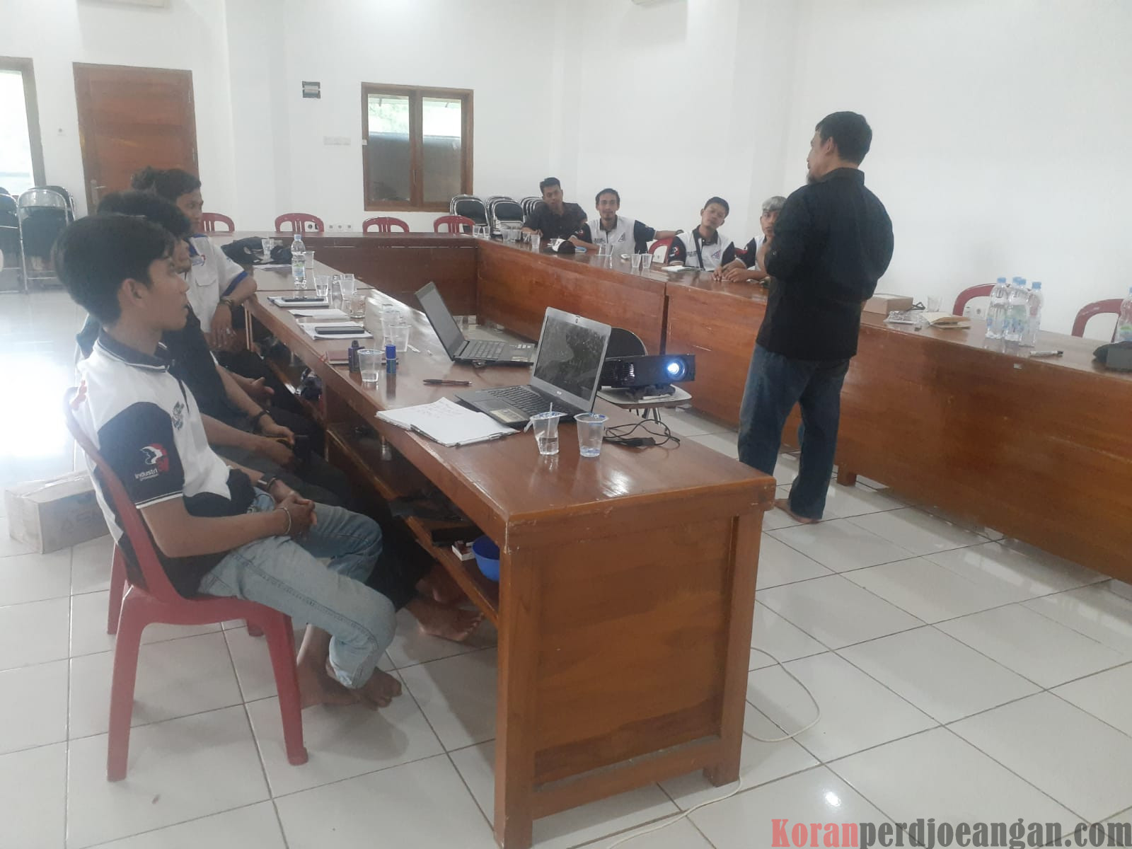 Pendidikan Dasar Serikat Pekerja Digelar di Kantor Konsulat Cabang FSPMI Purwakarta