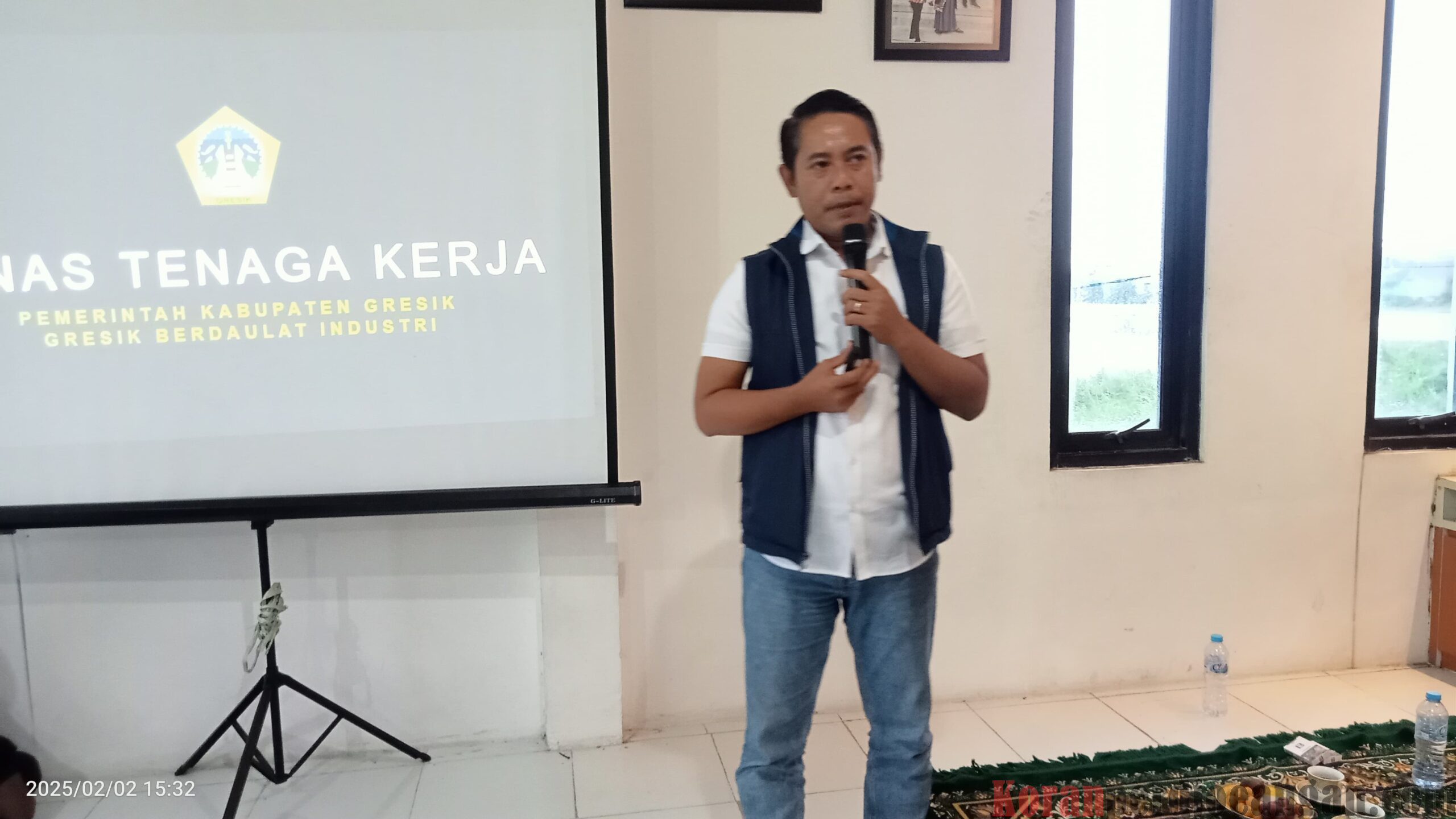 Kadisnaker Gresik Sampaikan Materi Perihal Ekonomi Pekerja di Program Training Center FSPMI