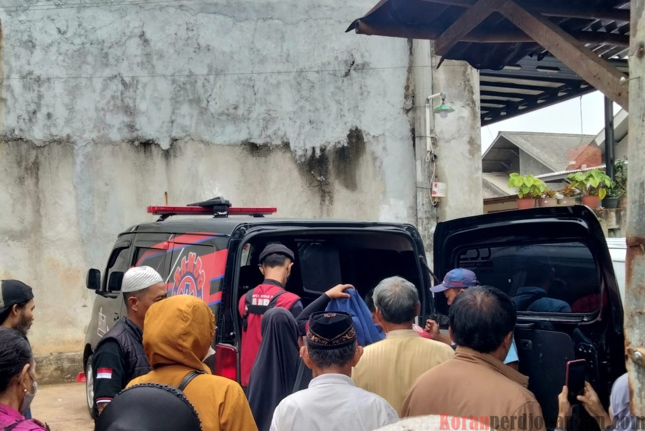 Pengurus PUK Dein Prima Generator Bertakziah ke Kediaman Mantan Anggota yang Meninggal Dunia