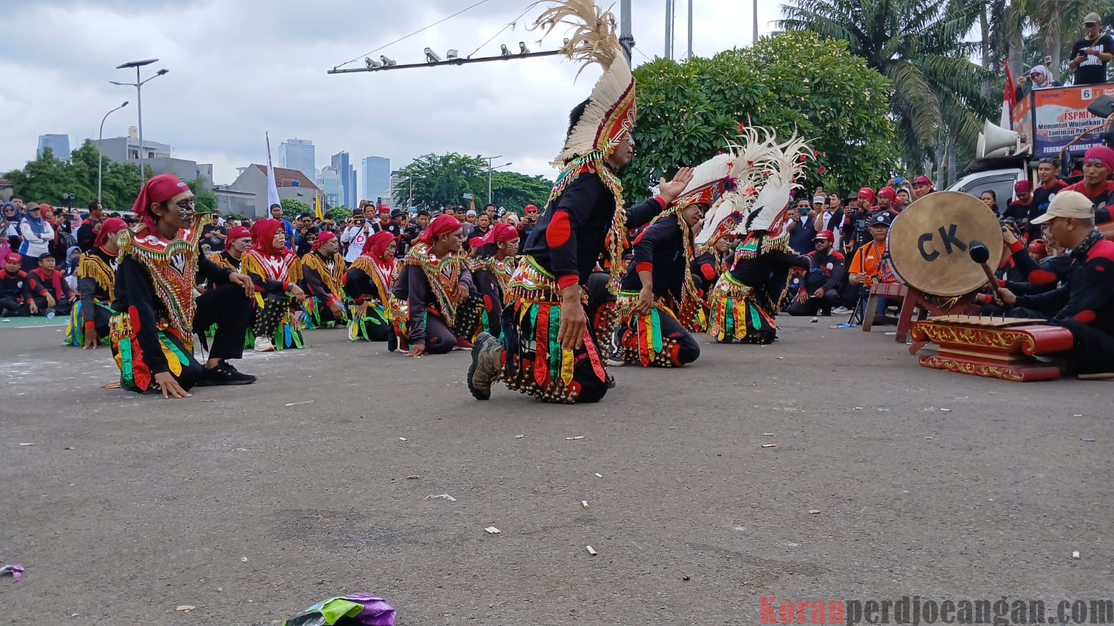 Kesenian Magelang Topeng Ireng Oleh Garda Metal Tangerang Raya Isi Perayaan HUT FSPMI