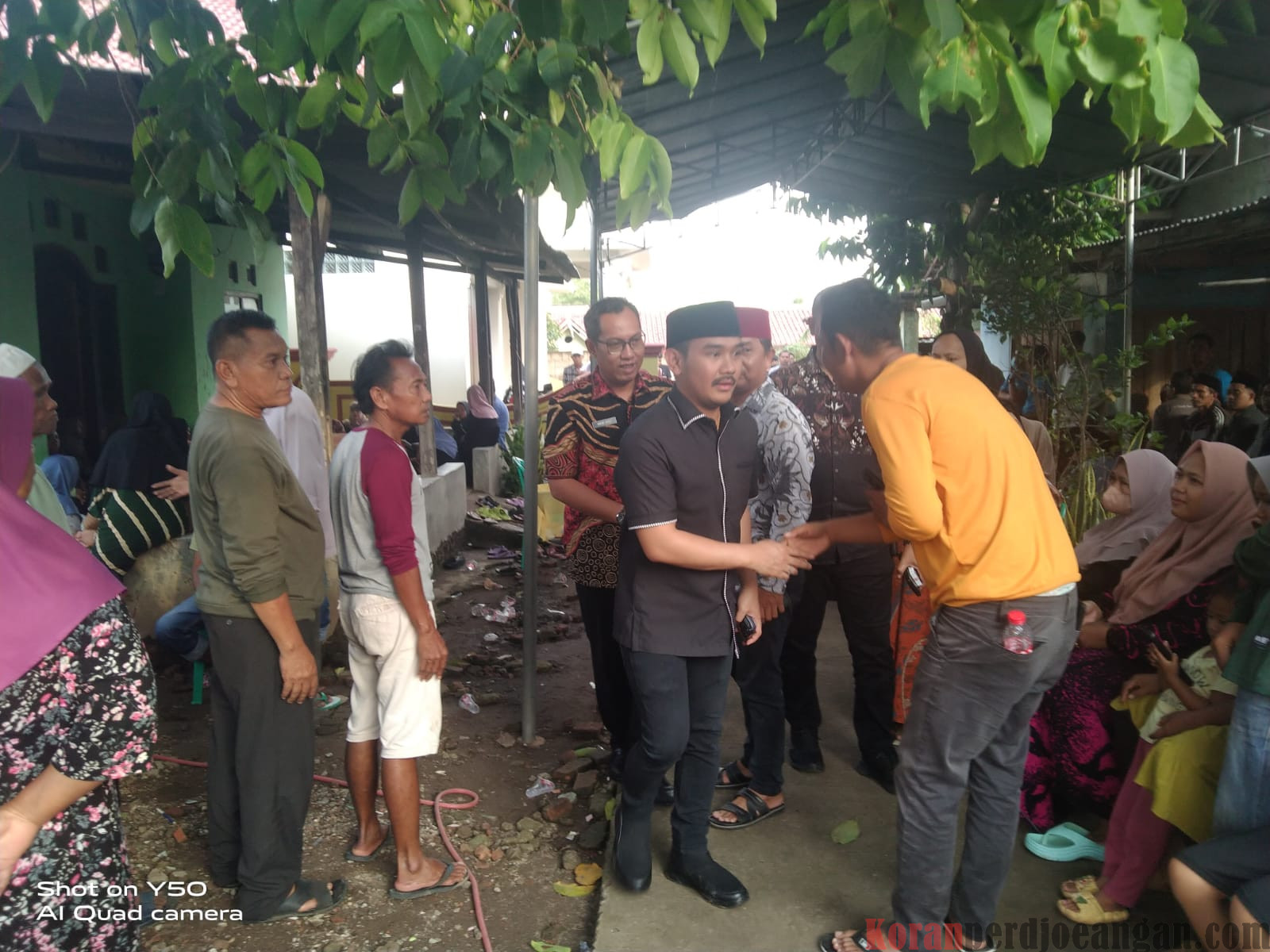 Warga Kp. Gempol Meninggal Dunia, Bupati Bekasi Ade Kuswara Kunang Datang Bertakziah