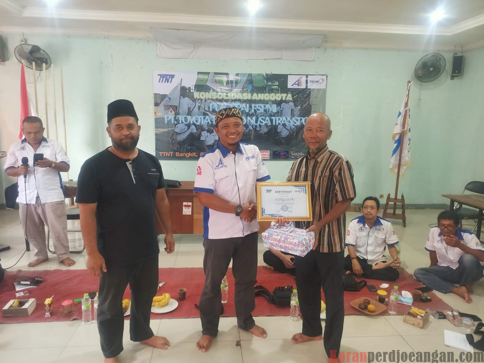 Bertepatan HUT FSPMI ke 26, Satu Anggota FSPMI PT. TTNT Resmi Pensiun