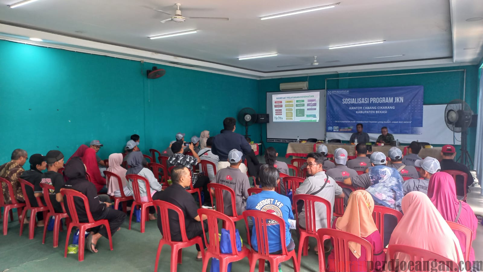 Tim Kurir Malaikat dan Paguyuban RW Se-Mega Regency Hadiri Sosialisasi Program JKN