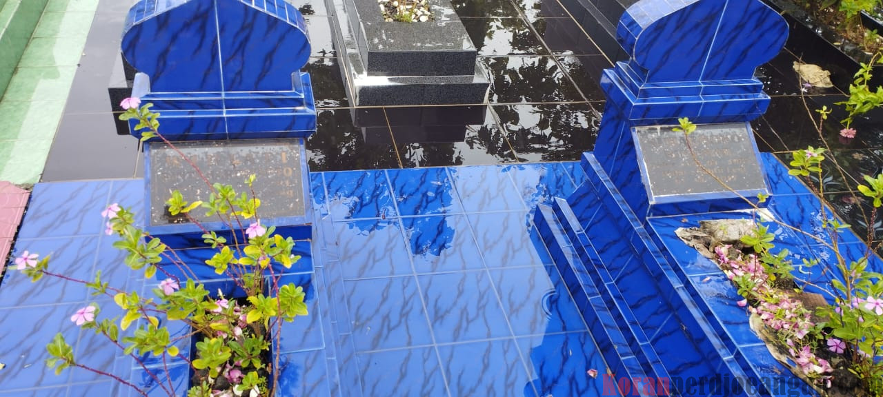 Usai Hadiri Rakernas SPEE FSPMI, Koordinator Nasional Media Perdjoeangan Lakukan Ziarah Kubur