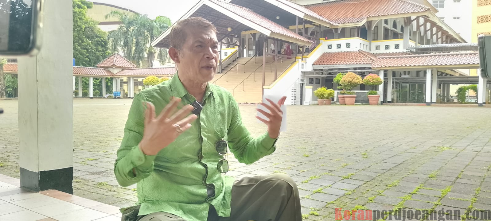 GURU SMK PKP DI-PHK TANPA PESANGON, SARMADI TUNTUT KEJELASAN HAK