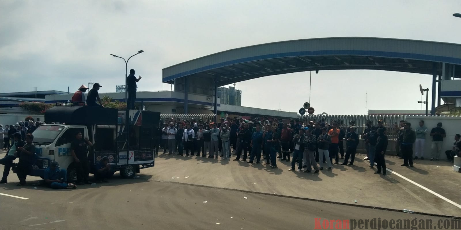 Orasi Pangkorda Garda Metal Bekasi di Hadapan Massa Solidaritas PT. Yamaha Music Manufacturing Asia