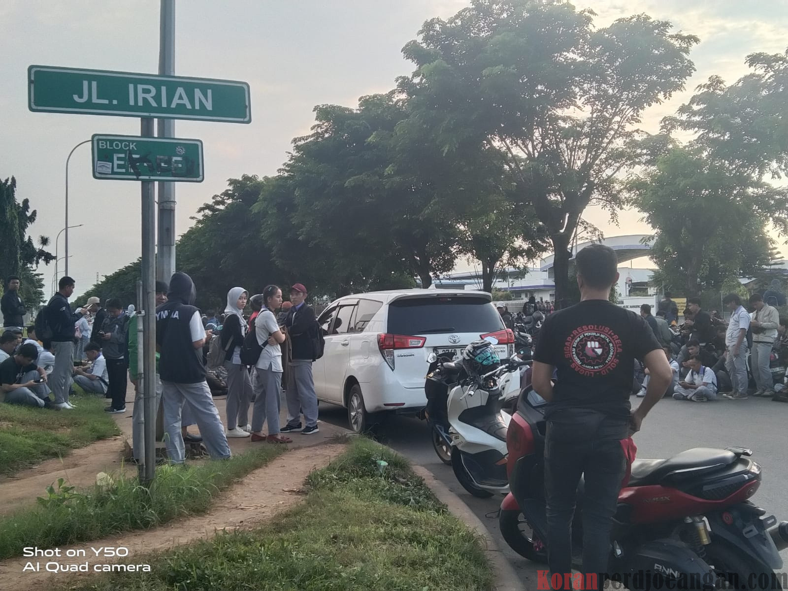 Permasalahan di PT. Yamaha Music Tak Kunjung Selesai, Massa Solidaritas Padati Jalan Irian MM2100