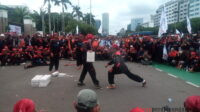 Garda Metal FSPMI Purwakarta, “Kera Sakti” Tampilkan Kesenian Pencak Silat di Aksi Unjuk Rasa HUT ke-26 FSPMI Garda Metal FSPMI Purwakarta, “Kera Sakti” Tampilkan Kesenian Pencak Silat di Aksi Unjuk Rasa HUT ke-26 FSPMI