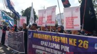 FSPMI Kota Teh Obeng Peringati HUT FSPMI Di Depan Kantor Walikota Batam