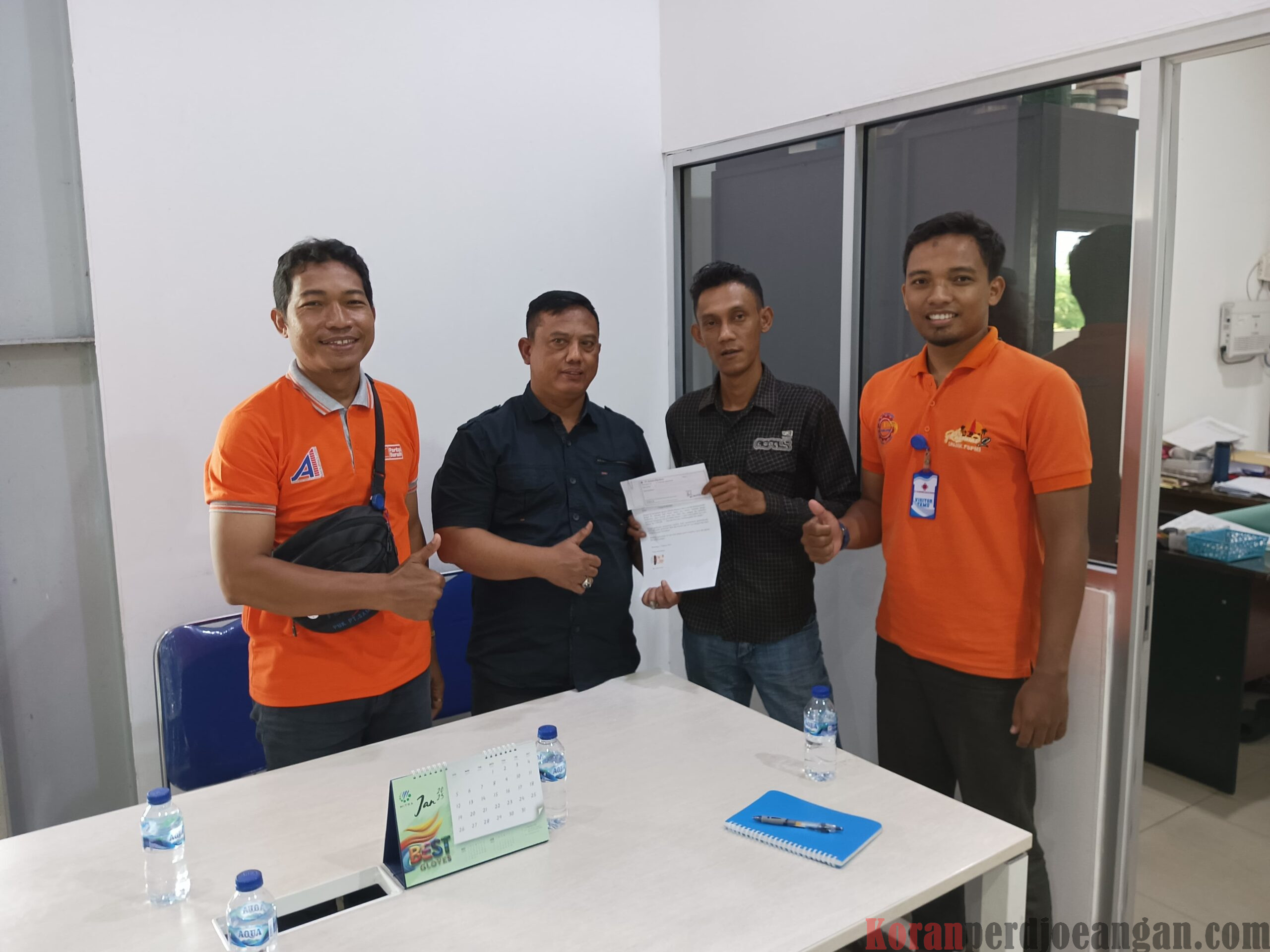 Eks Buruh di Semarang Akhirnya Terima Kompensasi Berkat Advokasi Posko Orange