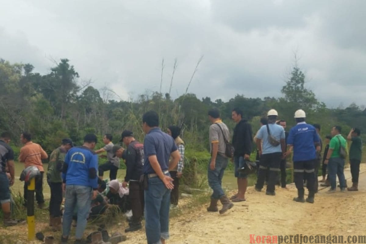 Truk Pengangkut Karyawan PT. NWR Tercebur ke Sungai Segati, 3 Tewas, 12 Hilang