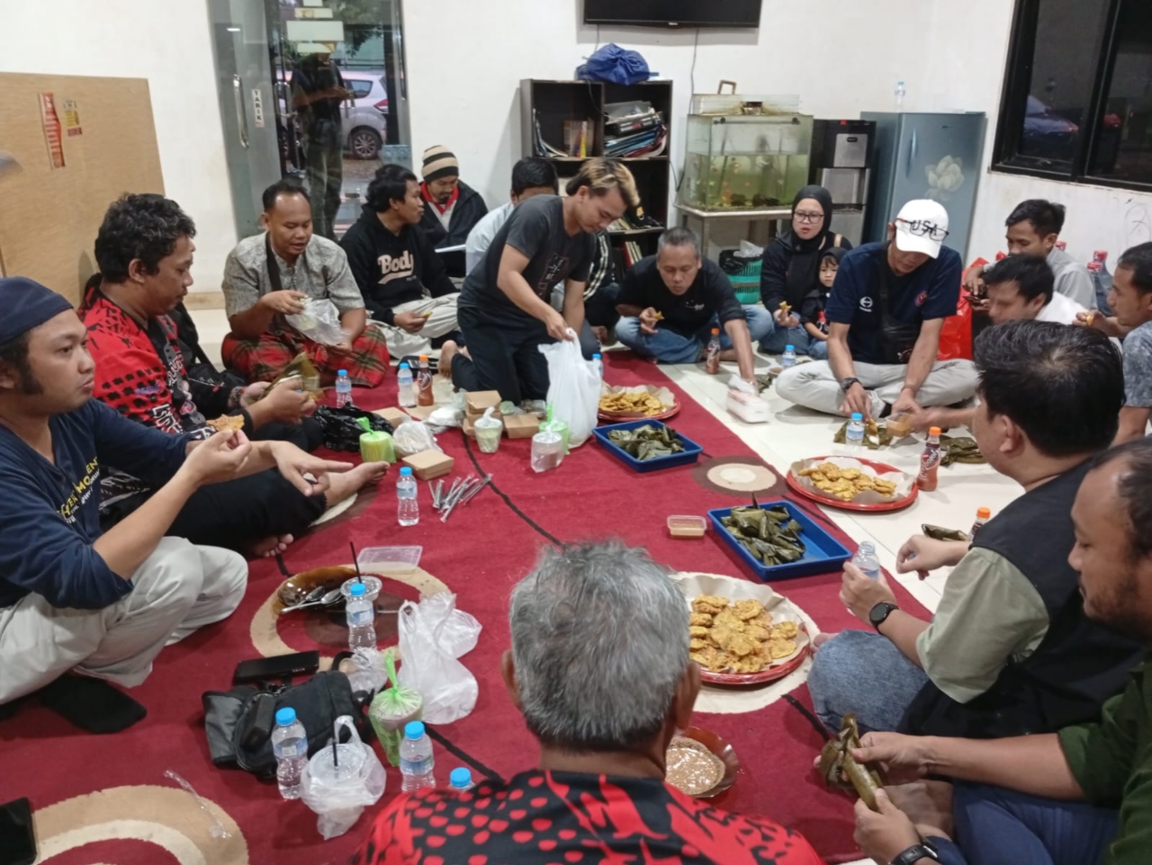 Media Perdjoeangan Gelar Buka Puasa Bersama di Kantor Konsulat Cabang FSPMI Purwakarta