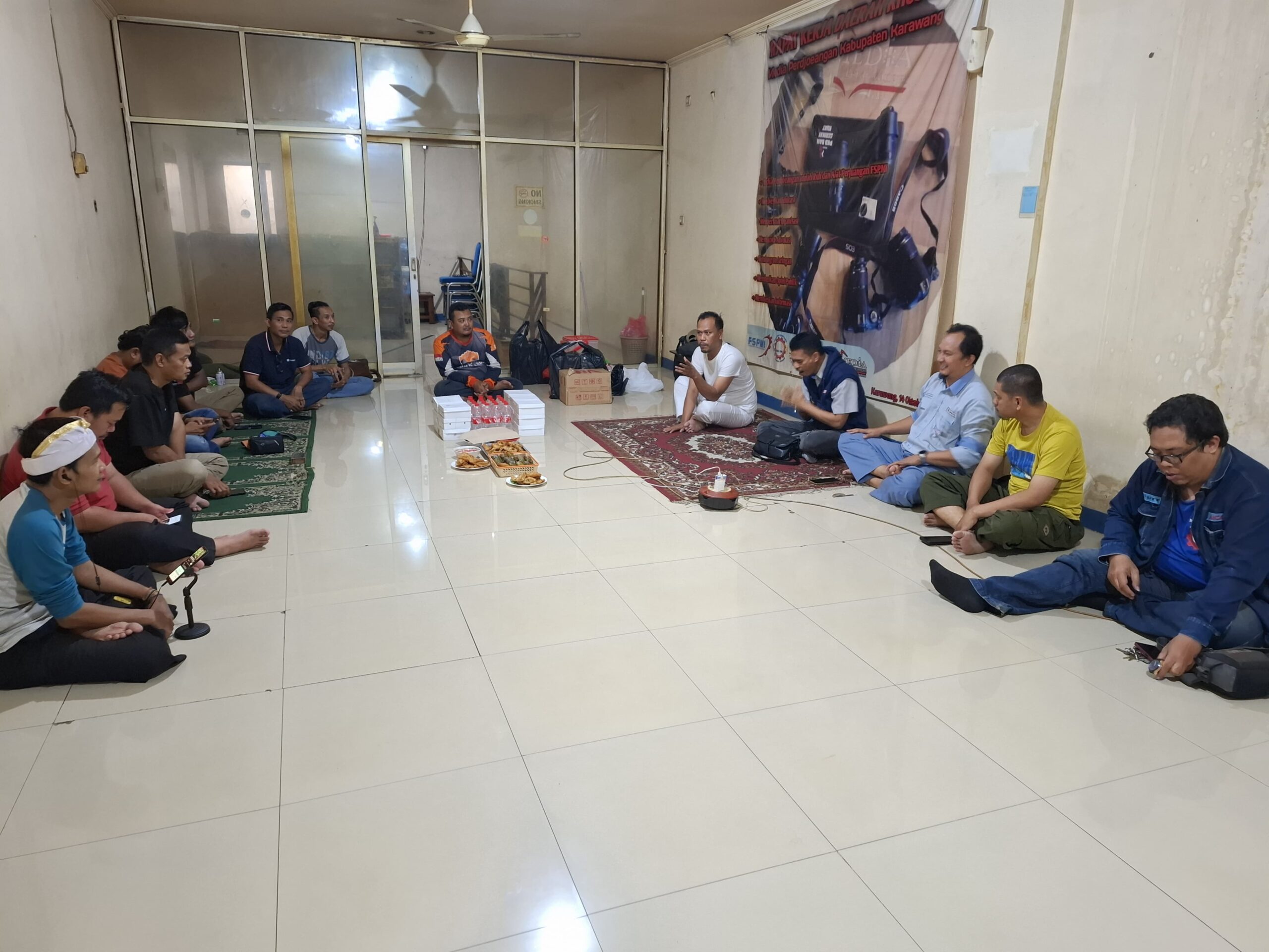 KC FSPMI Karawang Gelar Ratin Bulanan sekaligus Buka Puasa Bersama