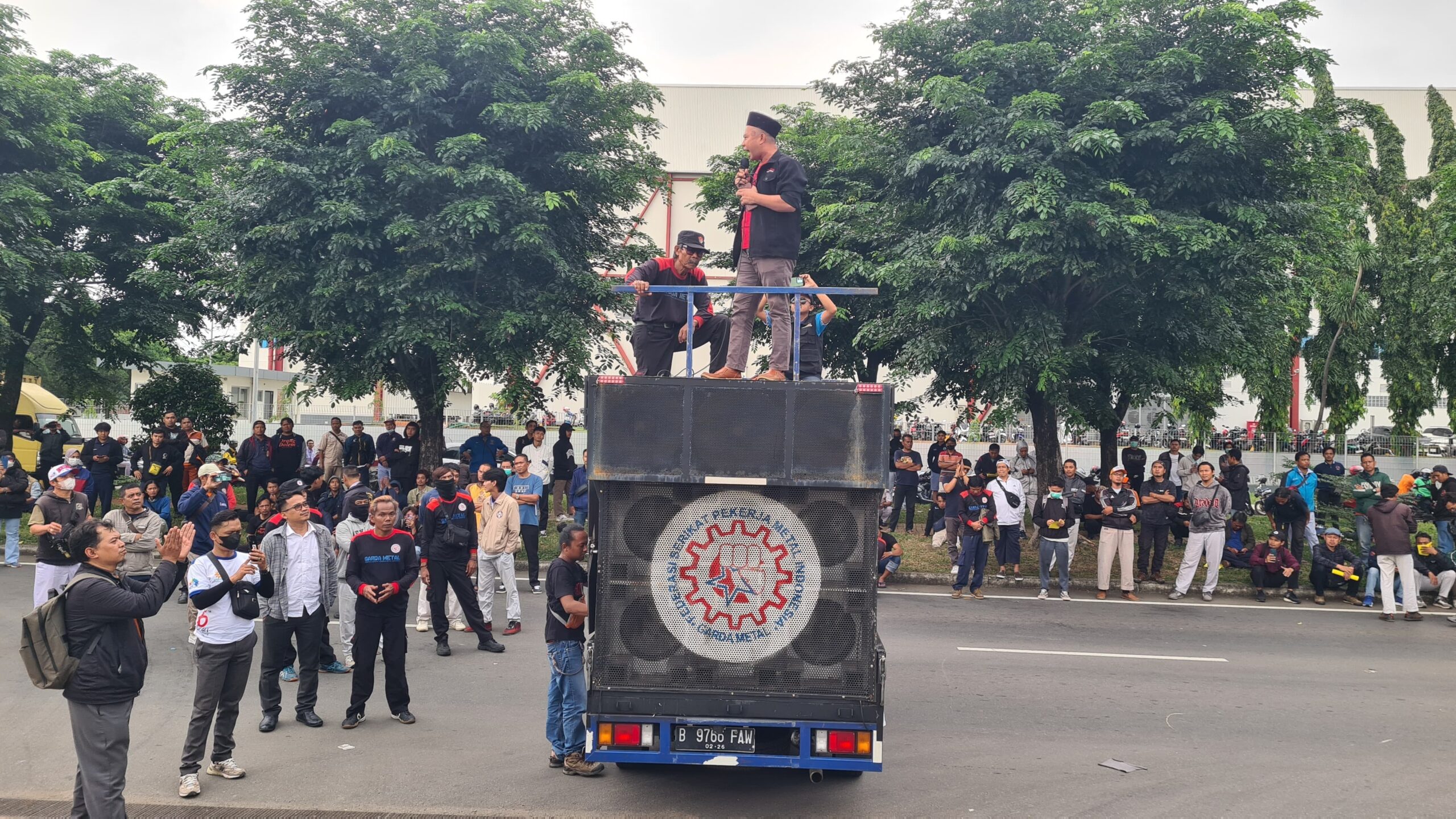 Anggota DPRD Bekasi dari Partai Buruh Turut Hadiri Aksi Solidaritas di PT. Yamaha Music Mabufacturing Asia