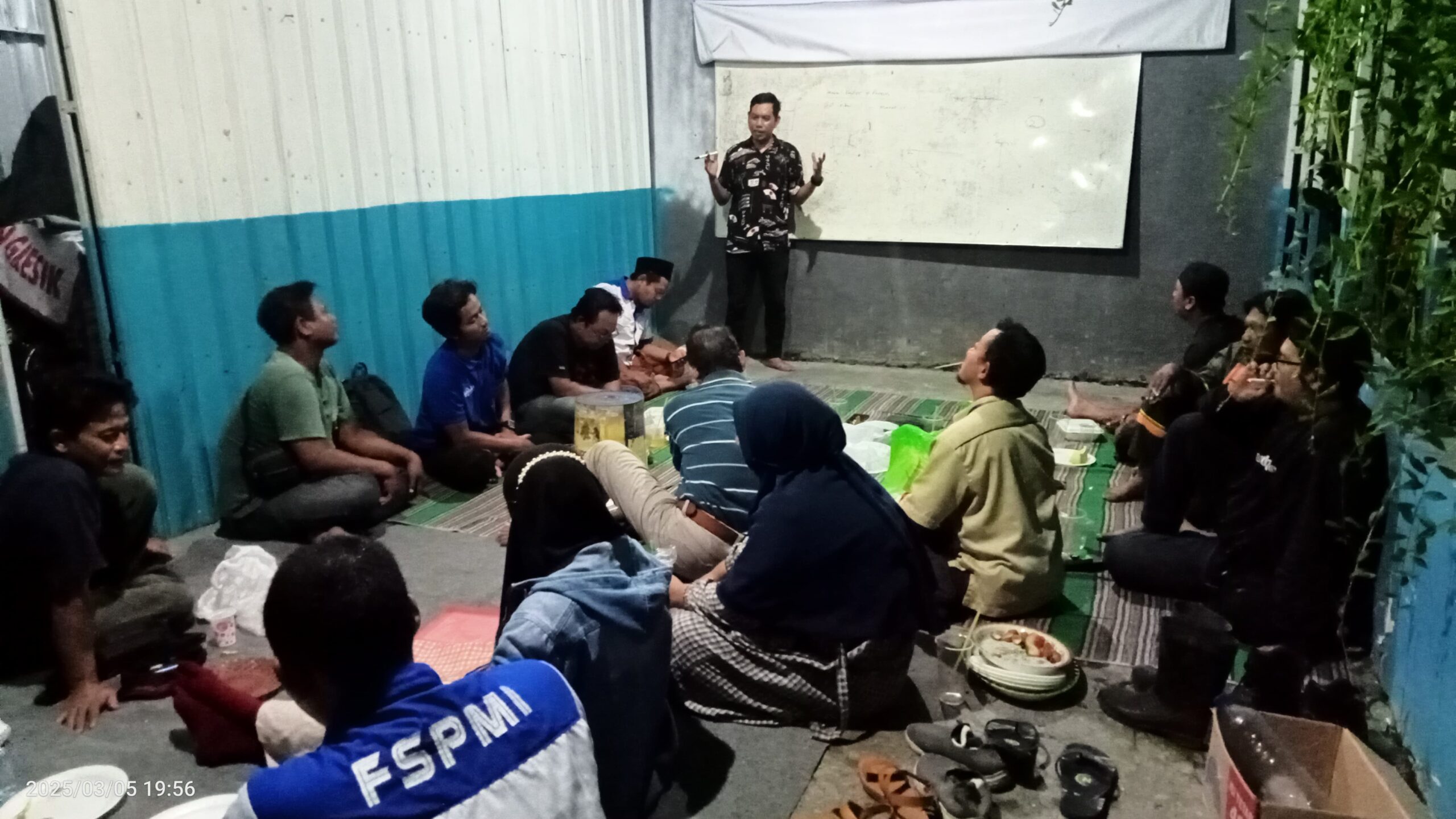 FSPMI Gresik Gelar Rapat Rutin dan Buka Bersama Bahas Isu PHK dan Arah Politik Buruh