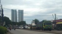 Ada Truk Mogok, Jalan Raya Cibarusah Cikarang Macet Parah
