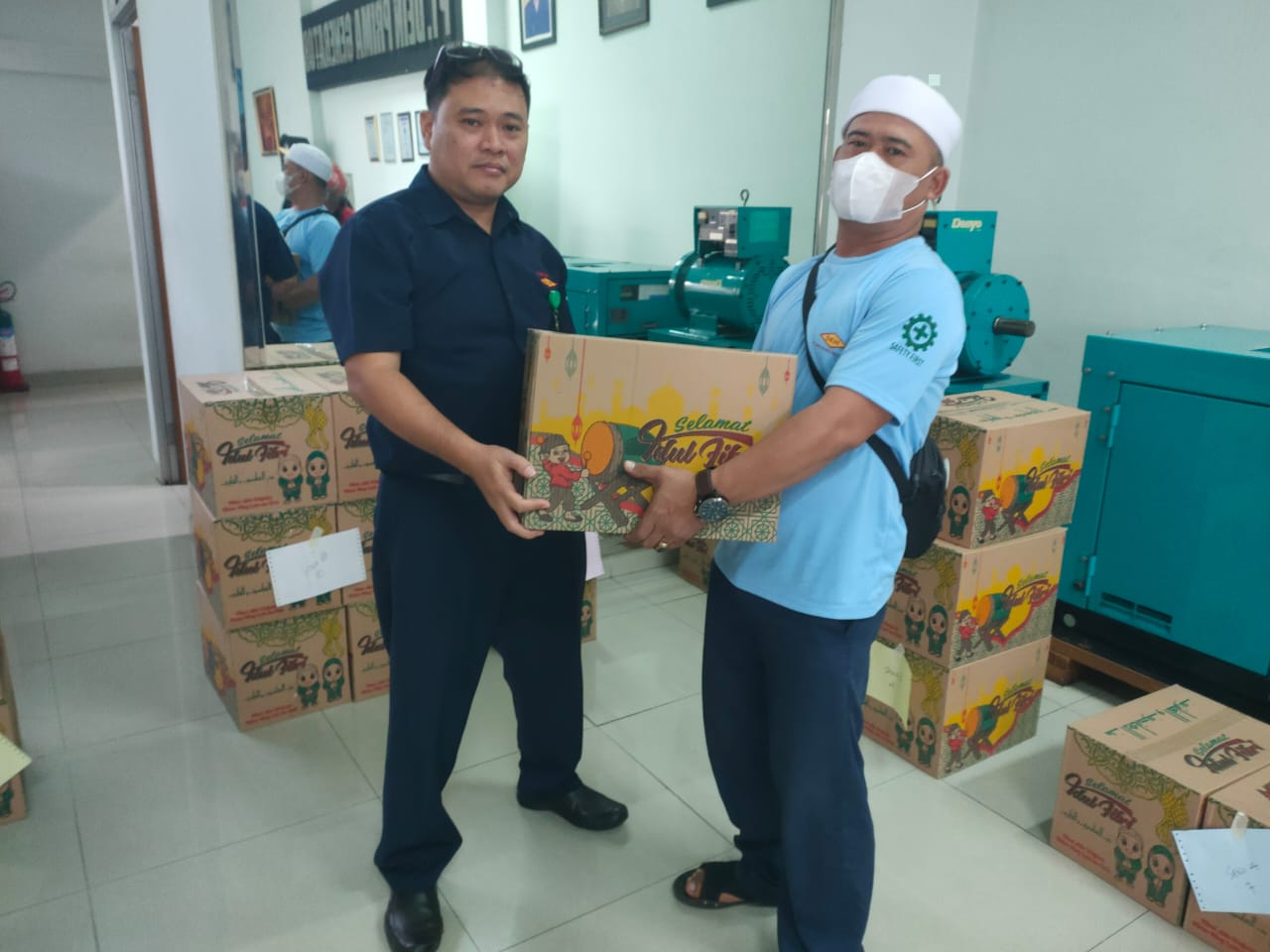 PT. Dein Prima Generator Bagikan Paket Bingkisan Lebaran untuk Karyawan