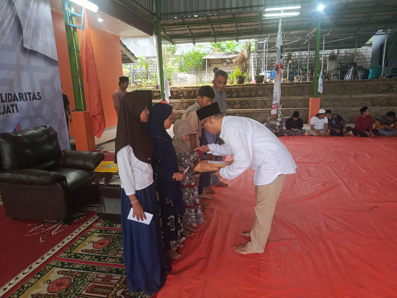 Berbagi Berkah Ramadan 1446 H: Garda Metal FSPMI Kabupaten Purwakarta Santuni 400 Anak Yatim