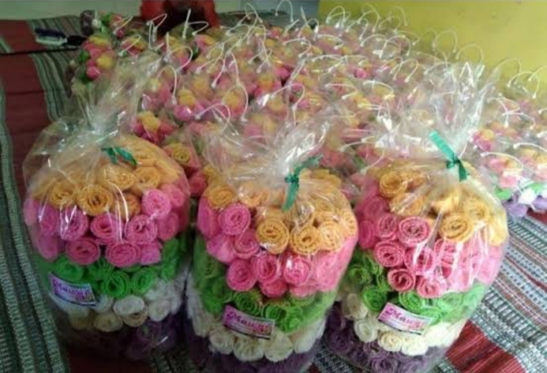 Kreativitas Membuat Kue Lebaran, Warga Bekasi Tampil Beda
