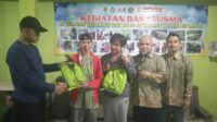 RW08 Asri Pratama Berikan Bingkisan Untuk Pengurus Lingkungan