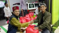 Presiden FKSM Mercy Serahkan Zakat dari DKM Untuk Tim Driver Kurir Malaikat dan Penggali Makam