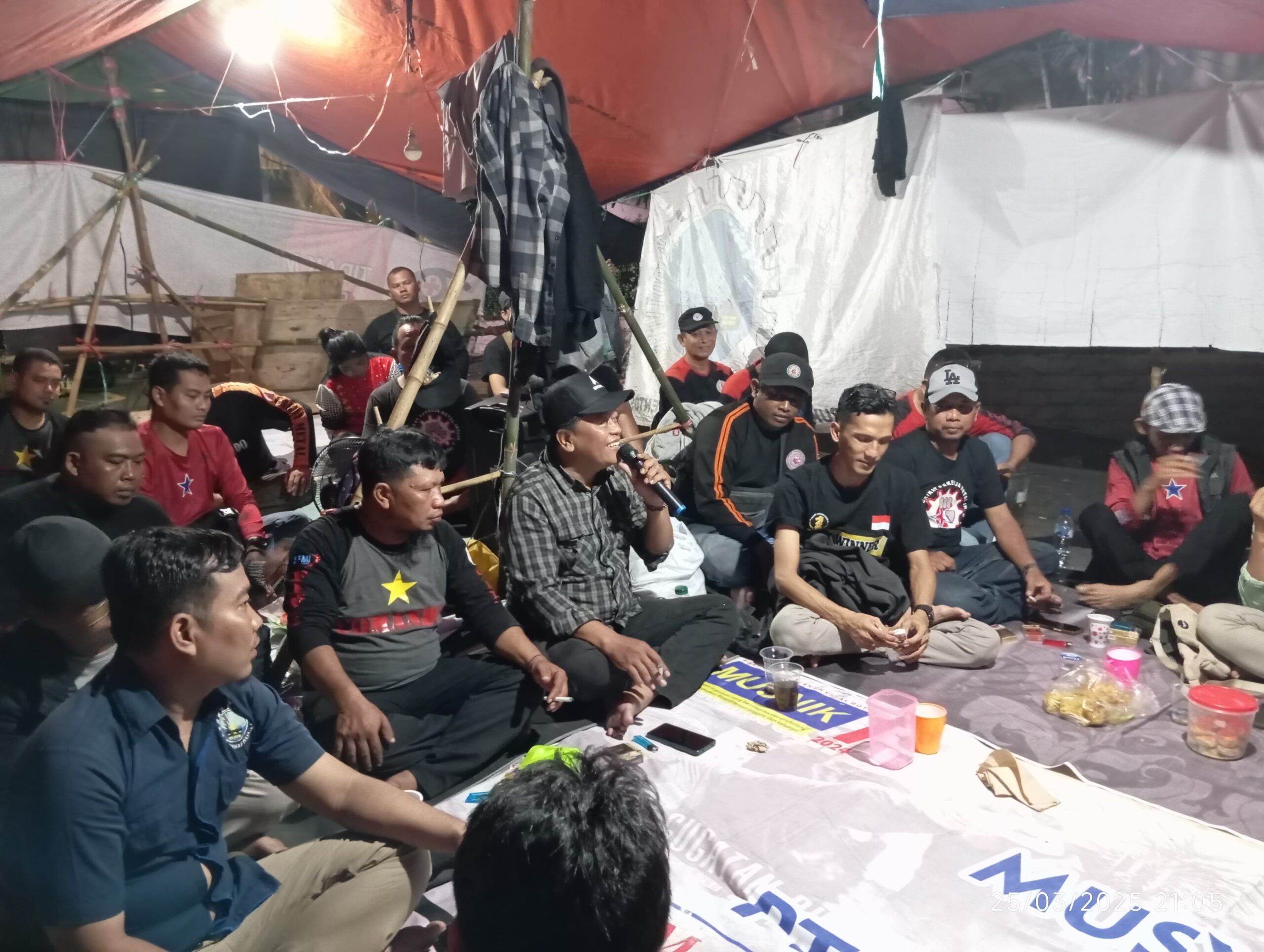 Garda Metal Jawa Timur Gelar Rapat Rutin di Tenda Juang Mogok Kerja PUK SPAI FSPMI Hotel Tunjungan Surabaya