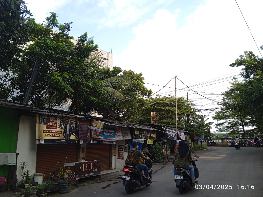 Dipasang Asal-asalan, Kabel PLN Tersangkut Truk Bahayakan Warga Sekitar