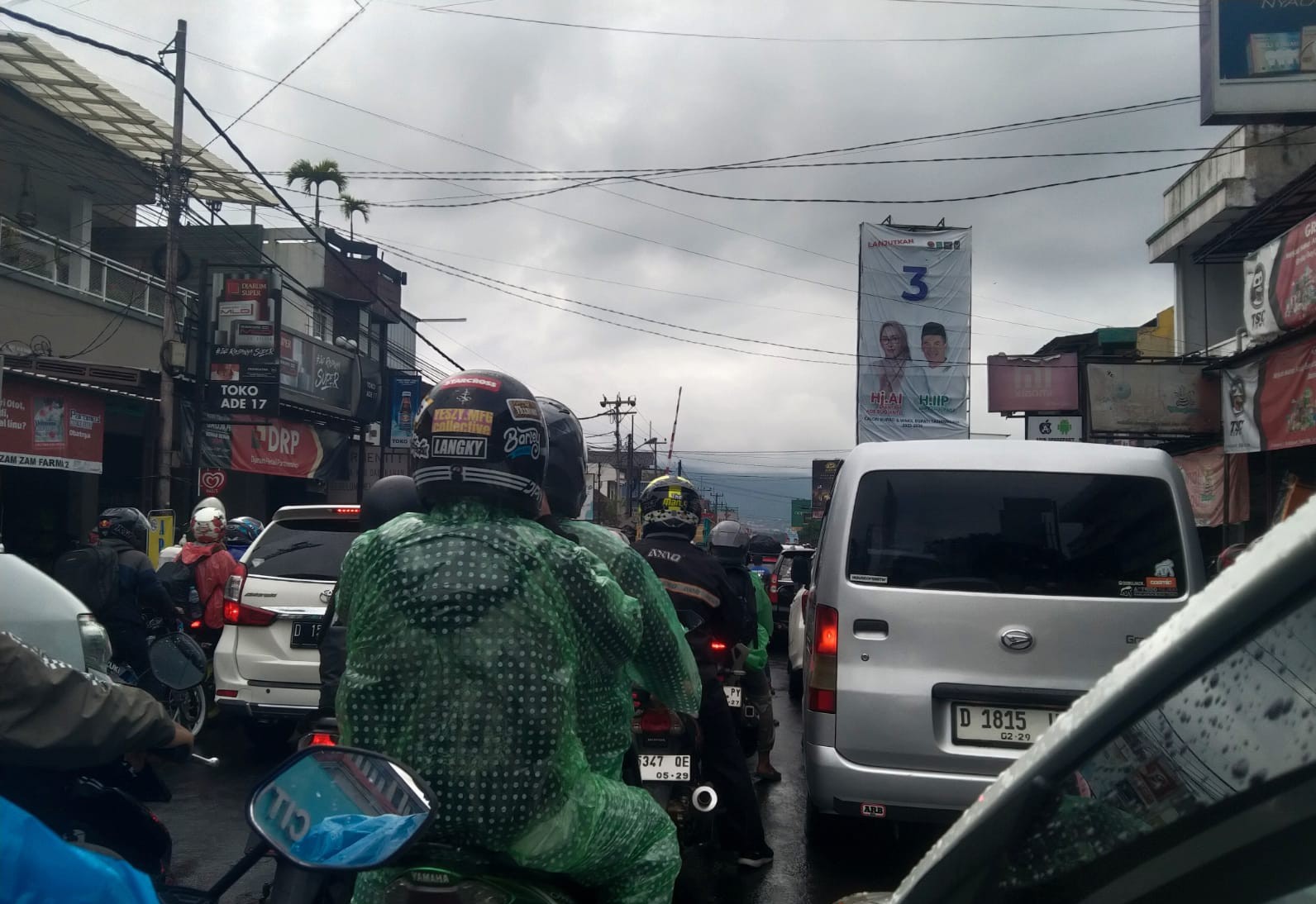 Arus Balik Lebaran 1446 H, Jalur Selatan Macet di Pasar Ciawi Tasikmalaya Arah Gentong