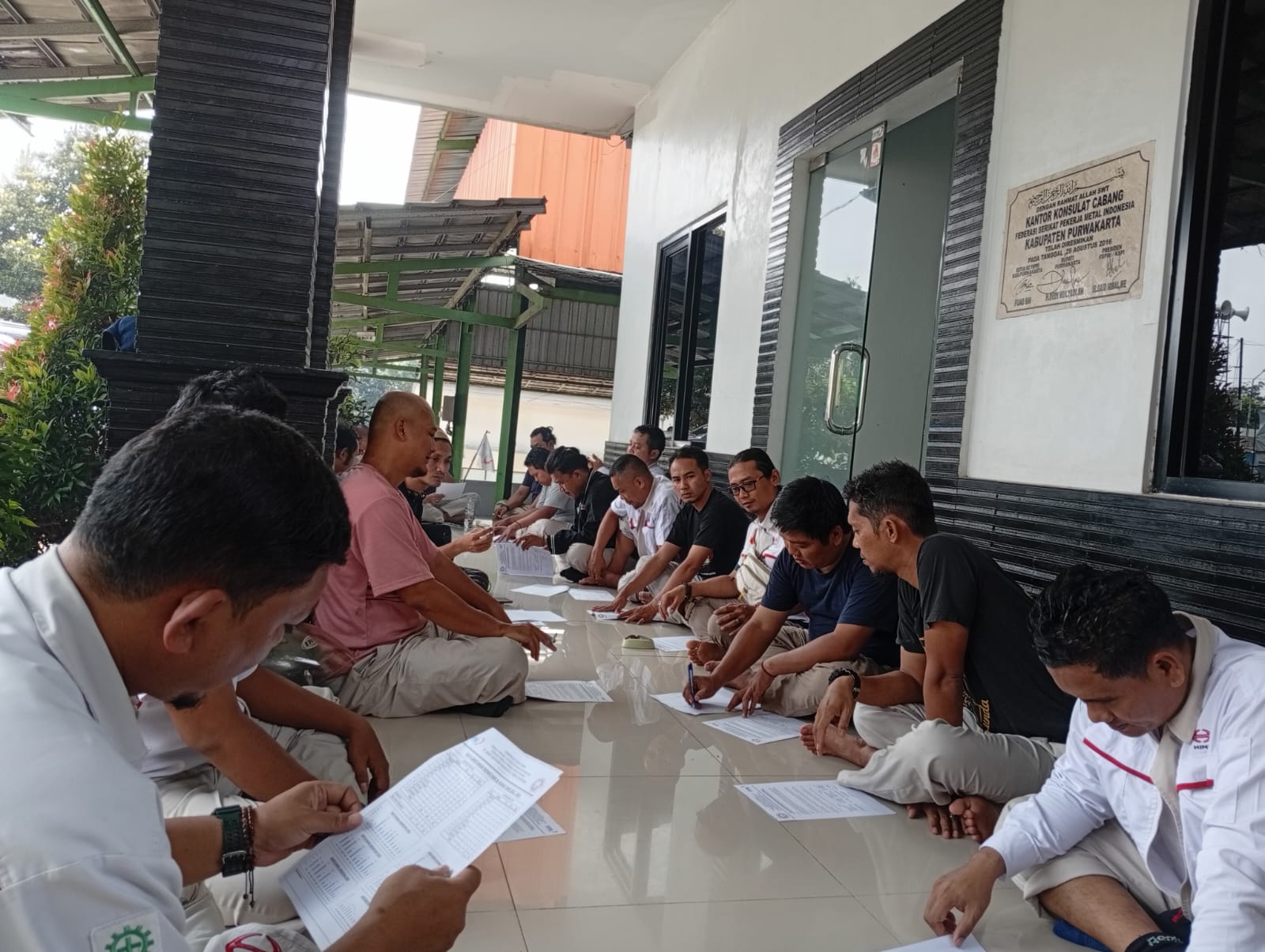 Usai Libur Lebaran, PUK SPAMK-FSPMI PT Hino Motors Manufacturing Indonesia Gelar Rapat Rutin di KC FSPMI Purwakarta