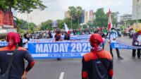Buruh Surabaya Serukan Perubahan UU Ketenagakerjaan dan Perlindungan Pesangon di Hari Buruh 2025 Buruh Surabaya Serukan Perubahan UU Ketenagakerjaan dan Perlindungan Pesangon di Hari Buruh 2025