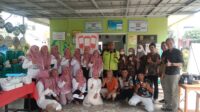 Warga RW08 Asri Pratama Gelar Foto Bersama Usai Donor Darah di Kantor Posyandu Nusa Indah VIII