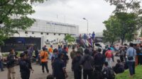 Massa Aksi Solidaritas di Depan PT. Multi Pratama Interbuana Terus Berdatangan Massa Aksi Solidaritas di Depan PT. Multi Pratama Interbuana Terus Berdatangan