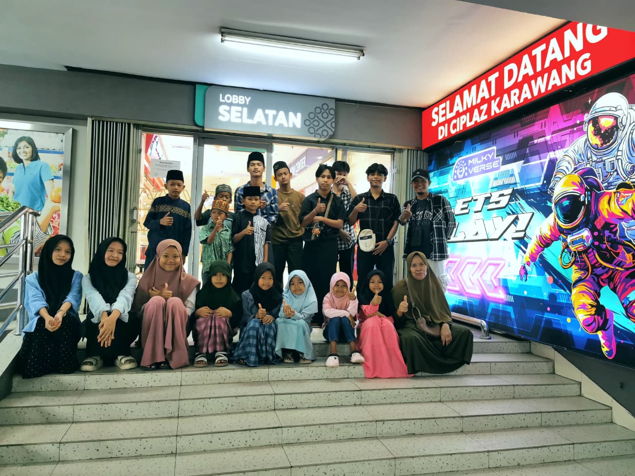 Buruh Karawang: PT. NTRI, Ajak Anak Yatim Nge-Mall Bareng