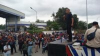 Buruh Tak Hanya Bercerita, Tetapi Berdiri dan Melawan dengan Aksi Unjuk Rasa