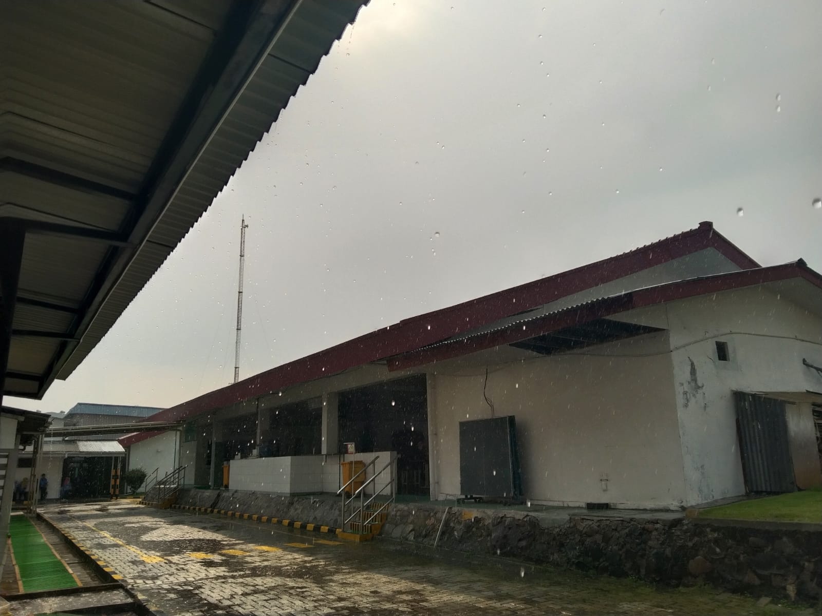 Fenomena Hujan Tapi Panas, Keajaiban Meteorologi yang Menarik