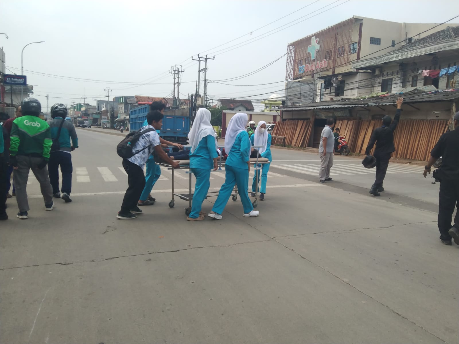 Kecelakaan Terjadi di Depan RS Budi Asih Cikarang Selatan