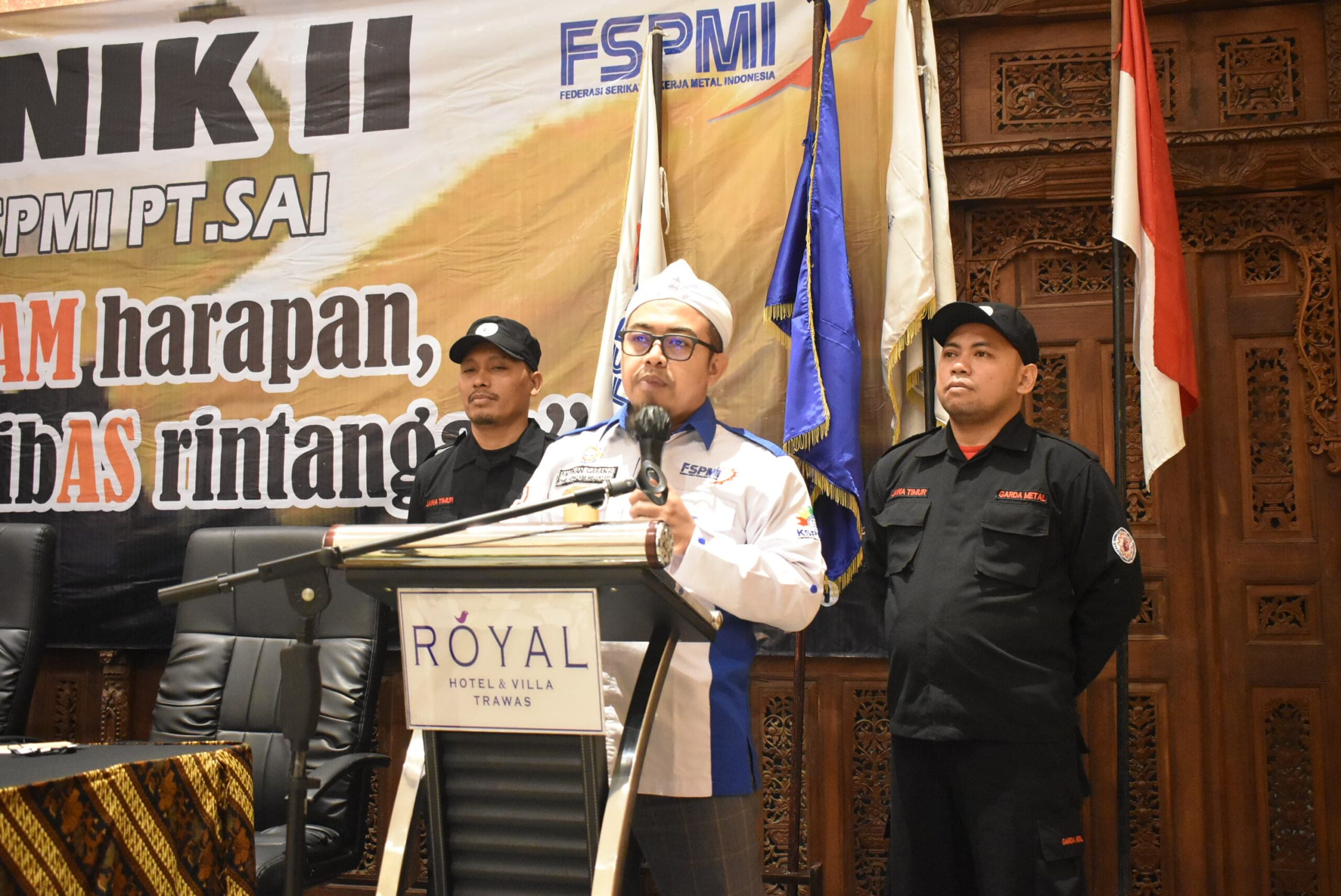 Udeng Ketua PC SPAMK FSPMI Kabupaten Mojokerto Curi Perhatian di Rakernik PUK SAI