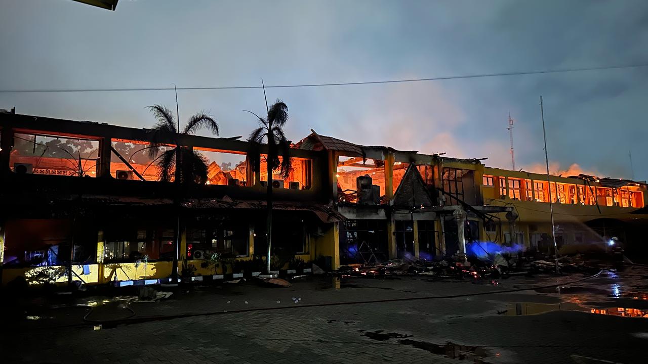 Gedung Disnakertrans Riau Ludes Terbakar, Banyak Kasus Belum Terselesaikan